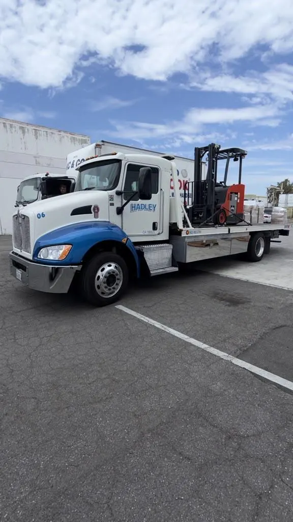 Hadley truck 06 transporting a forklift and palletized materials